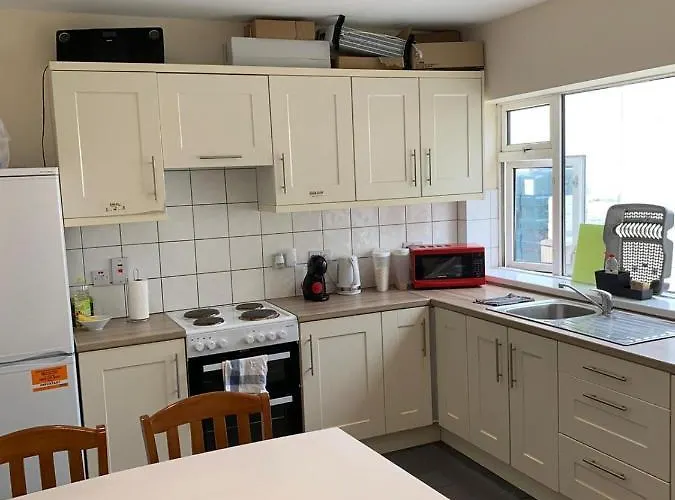 ゲストハウス The Comfy スウォーズ